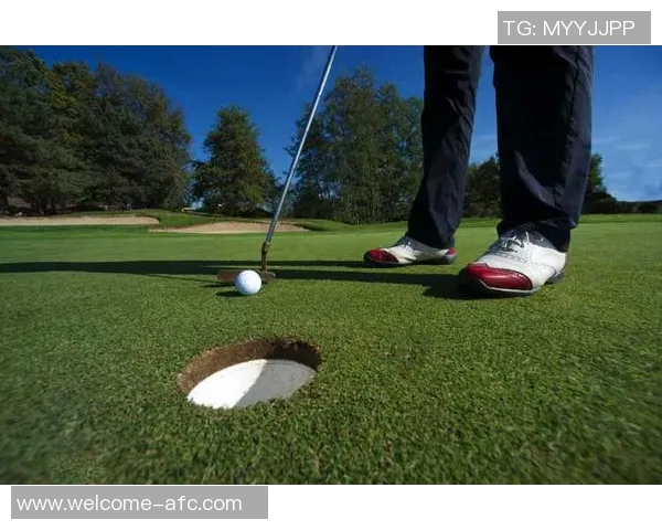 富保罗表达对小里球技的欣赏并请求其传授高尔夫技巧 富保罗表达对小里球技的欣赏并请求其传授高尔夫技巧